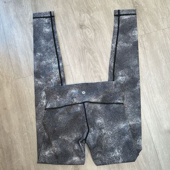 LULULEMON Wunder Under Tight (Hi-Rise) size 4 - Picture 8 of 10